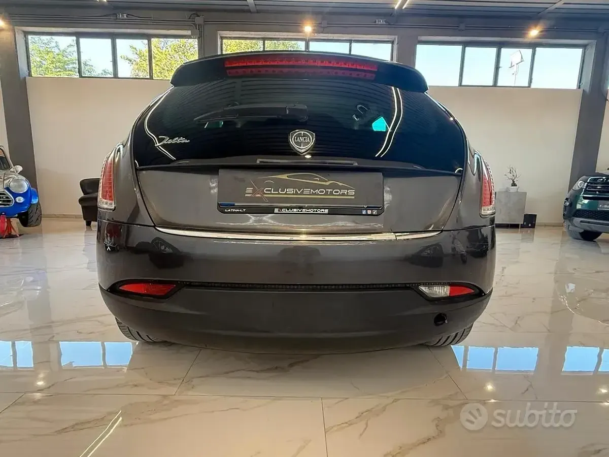 Usata Lancia Delta Silver 120 CV (88 kW) 2012 Grigio Utilitaria