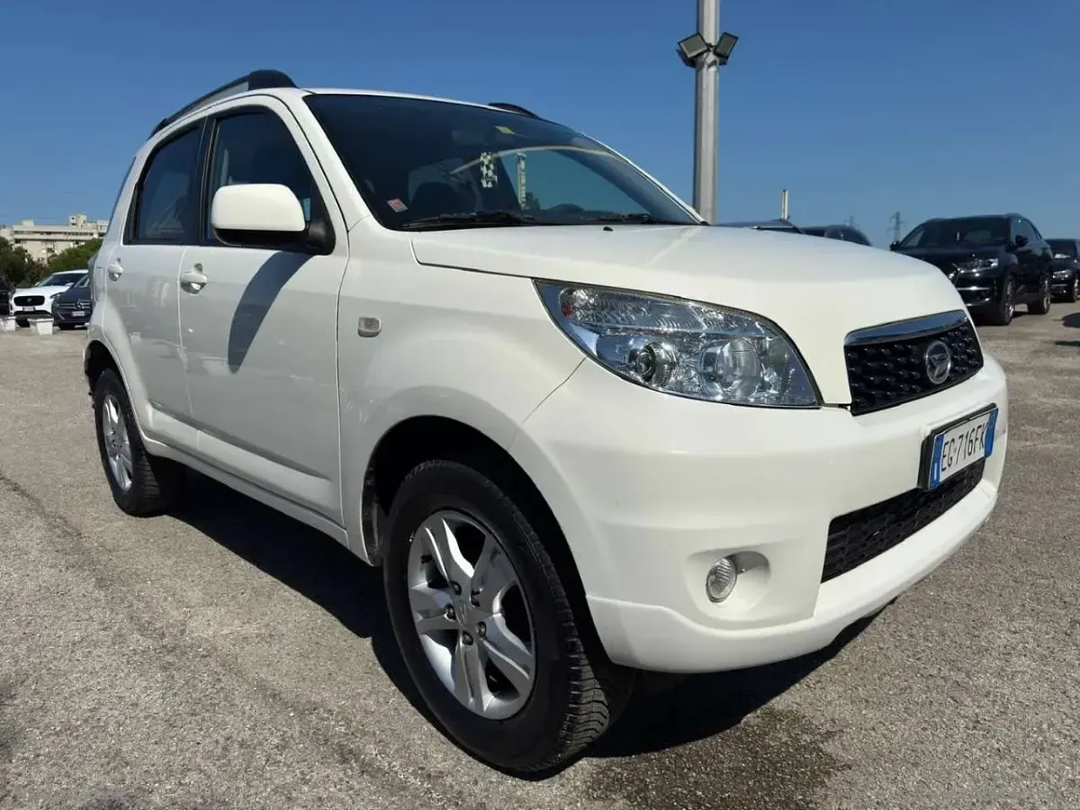 Usata Daihatsu Terios 105 CV (77 kW) 2011 Bianco SUV