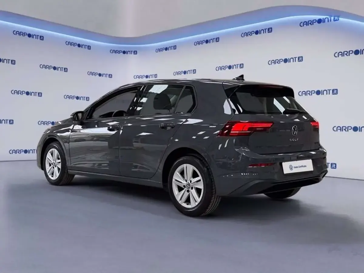 Usata VW Golf VIII Life 116 CV (85 kW) 2025 Grigio Berlina