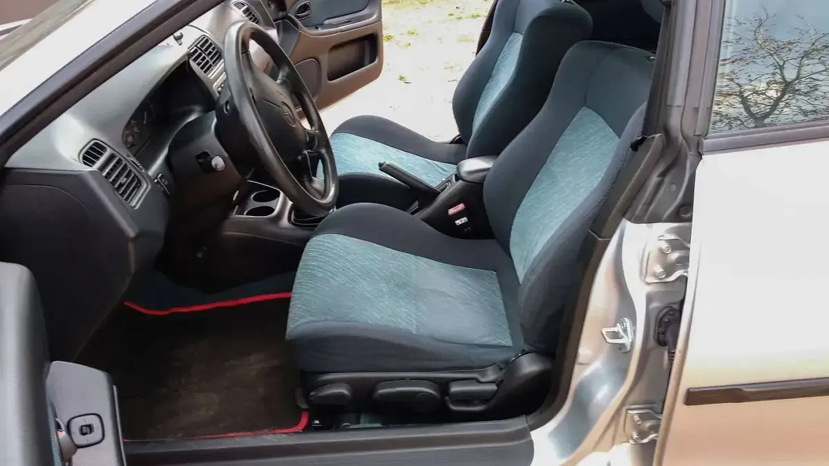Usata Mazda 323F 144 CV (105 kW) 1999 Argento Berlina