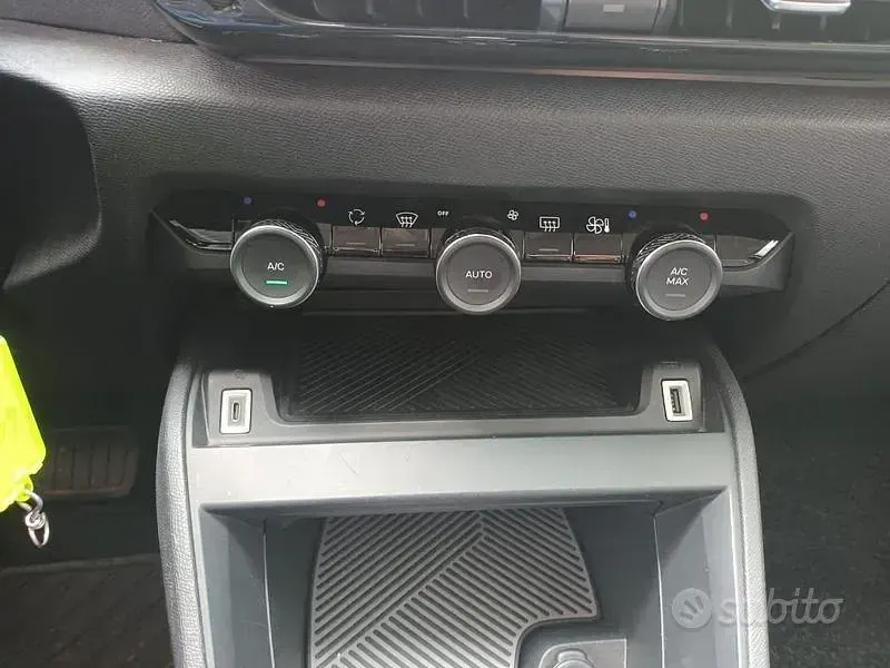 Usata Citroën C4 Feel 131 CV (96 kW) 2023 Nero SUV