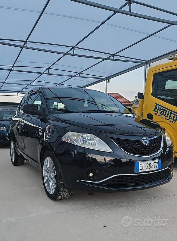 Gebraucht Lancia Ypsilon S 69 PS (50 kW) 2011 Schwarz Kleinwagen