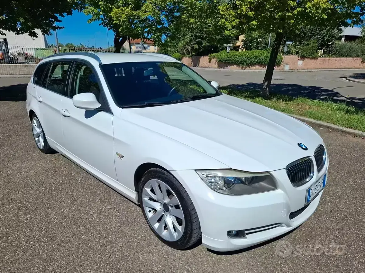 Usata BMW 318 143 CV (105 kW) 2011 Bianco Station wagon