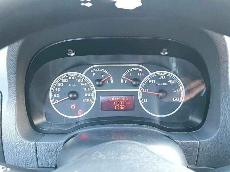 Usata Fiat Strada Trekking 95 CV (69 kW) 2014 Bianco Pick-up