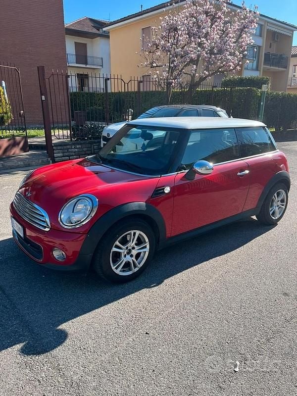 Usata Mini ONE 75 CV (55 kW) 2012 Rosso Utilitaria