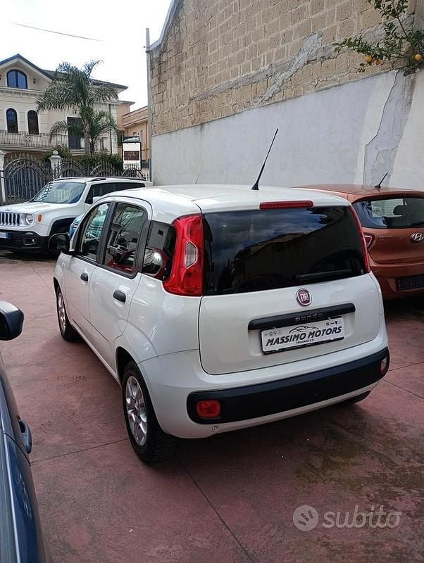 Usata Fiat Panda Lounge 69 CV (50 kW) 2017 Bianco Utilitaria