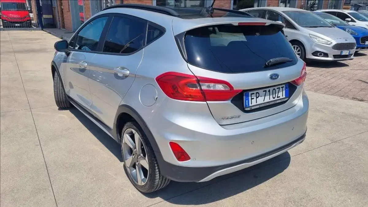 Usata Ford Fiesta Active 86 CV (63 kW) 2018 Argento Utilitaria