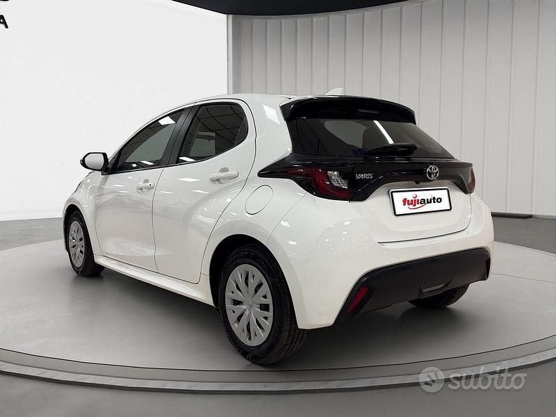 Usata Toyota Yaris Active 72 CV (52 kW) 2023 Super white Utilitaria