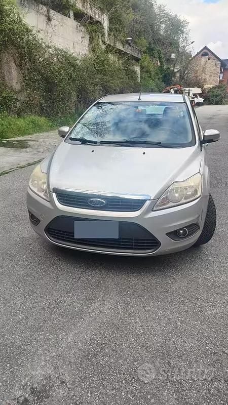 Begagnad Ford Focus 90 HK (66 kW) 2007 Grå Kombi