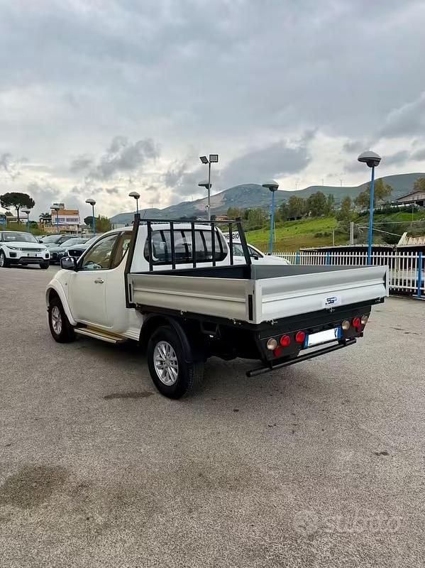 Usata Mitsubishi L200 178 CV (130 kW) 2014 Bianco Pick-up