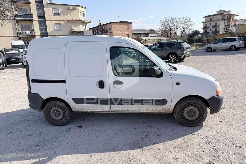 Usata Renault Kangoo 64 CV (47 kW) 2002 Bianco Monovolume