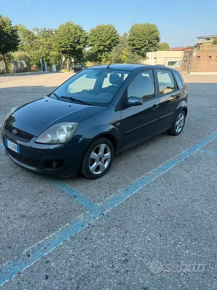 Usata Ford Fiesta 73 CV (53 kW) 2006 Utilitaria