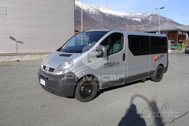 Usata Renault Trafic 135 CV (99 kW) 2006 Grigio Monovolume