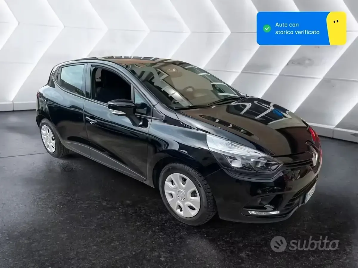 Begagnad Renault Clio IV Life 73 HK (53 kW) 2018 Svart Sedan