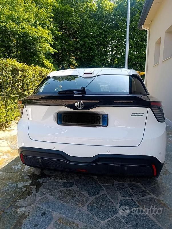Usata MG MG4 EV 125 kW (170 CV) 2023 Bianco Utilitaria