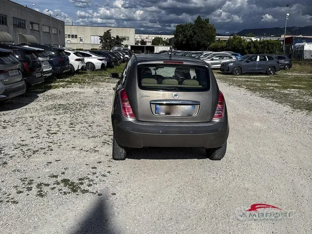 Usata Lancia Ypsilon 69 CV (50 kW) 2005 Oro Utilitaria