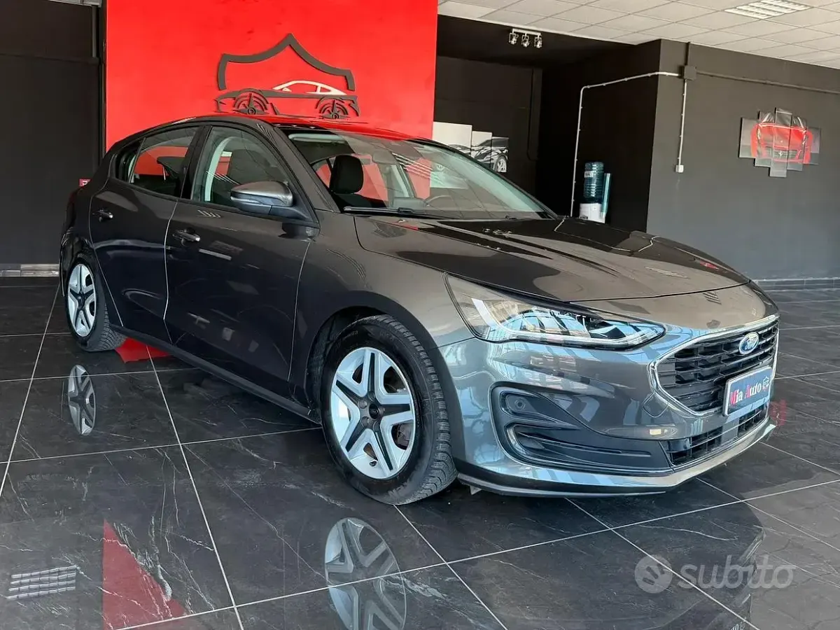 Usata Ford Focus ST-Line 120 CV (88 kW) 2022 Grigio Berlina