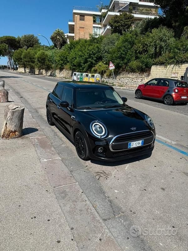 Begagnad Mini ONE 2021 Svart Halvkombi