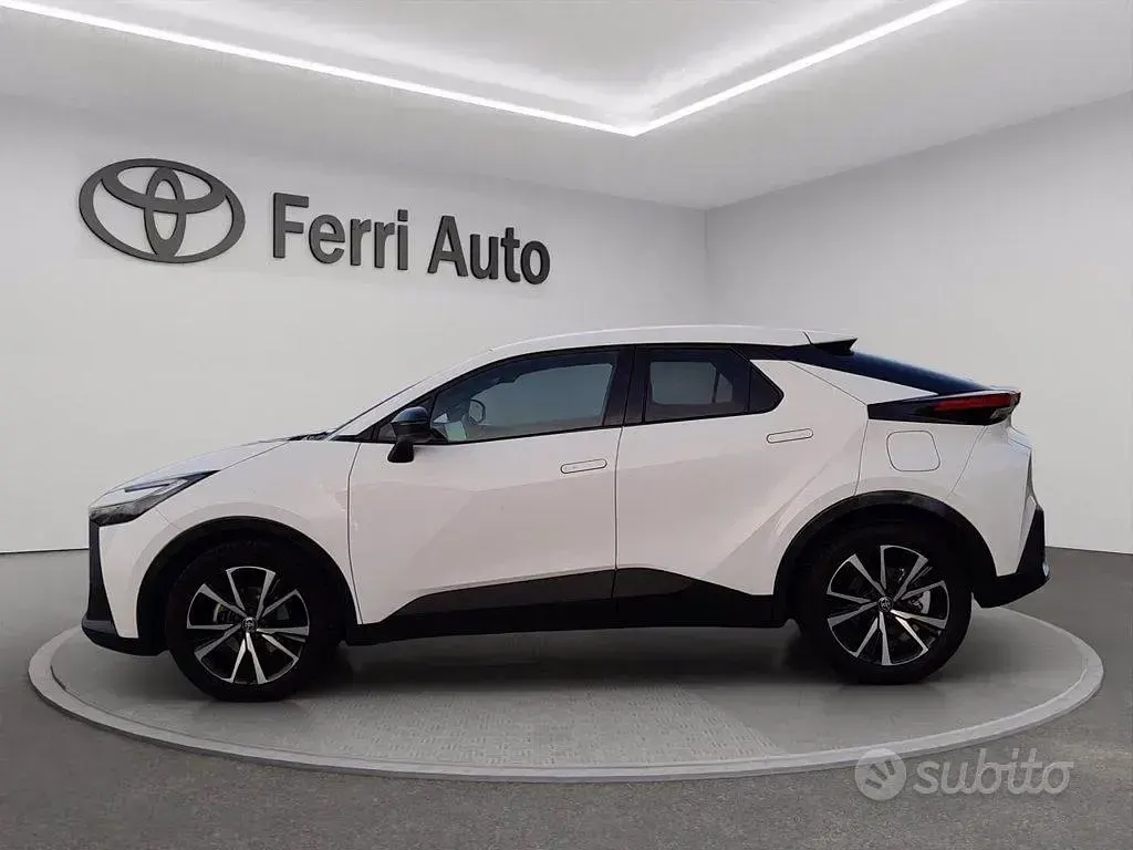 Second-hand Toyota C-HR Trend 197 CP (144 kW) 2024 Alb SUV