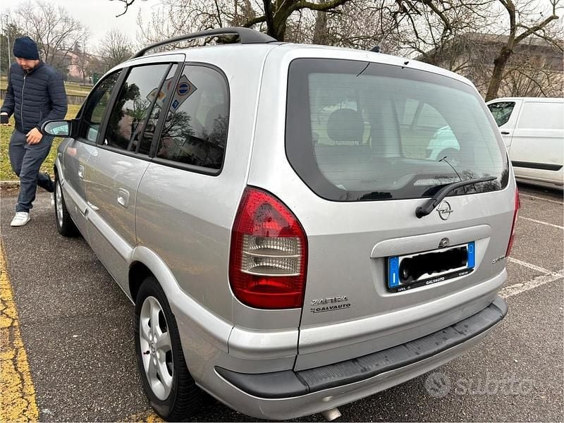 Usata Opel Zafira 101 CV (74 kW) 2004 Monovolume