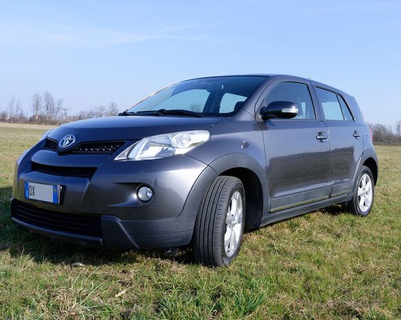 Toyota urban cruiser 2009