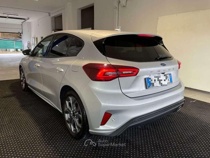 Usata Ford Focus ST-Line 116 CV (85 kW) 2024 Argento metallizzato Berlina