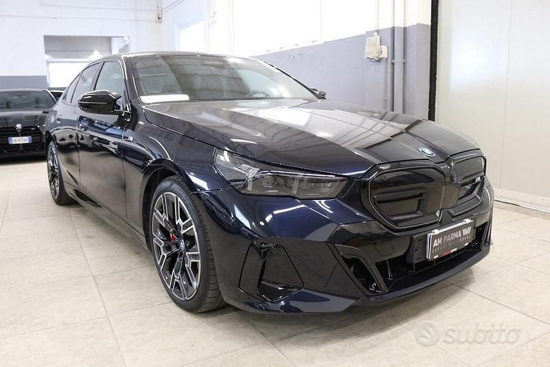 Usata BMW i5 M Sport 442 kW (601 CV) 2024 Blu Berlina