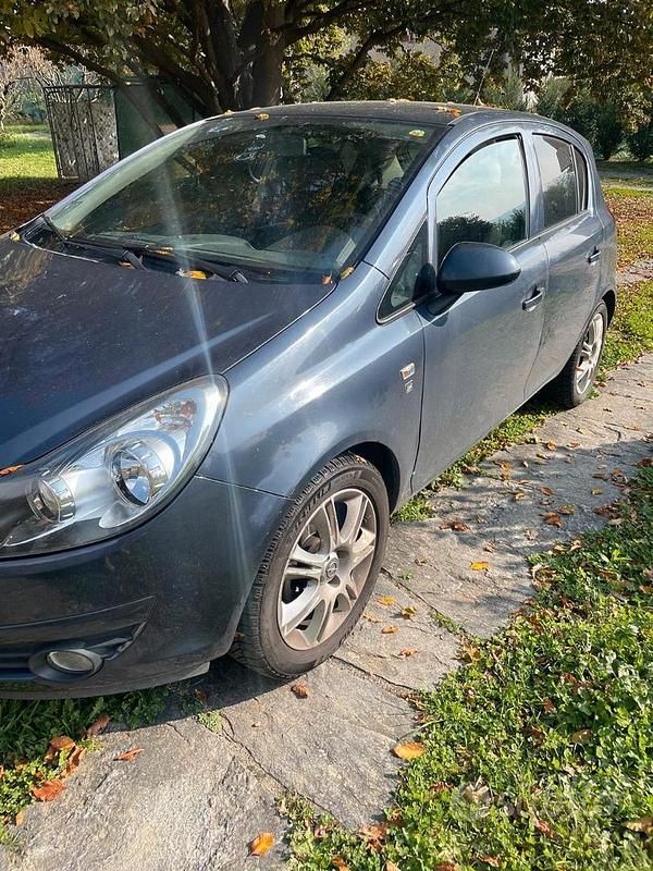 Usata 2011 Opel Corsa Due volumi | 2999 € (Ottimo prezzo) - Immagine 1/4