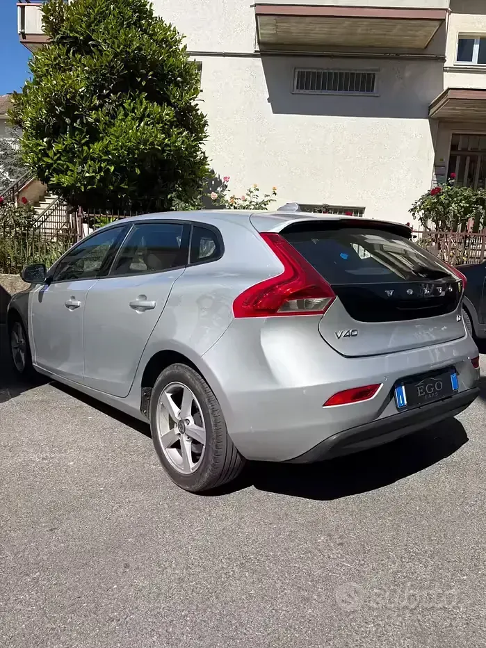 Usata Volvo V40 Summum 115 CV (84 kW) 2014 Grigio Berlina