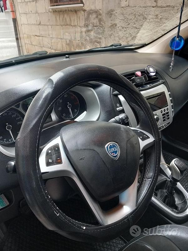 Usata Lancia Delta 120 CV (88 kW) 2008 Grigio Utilitaria