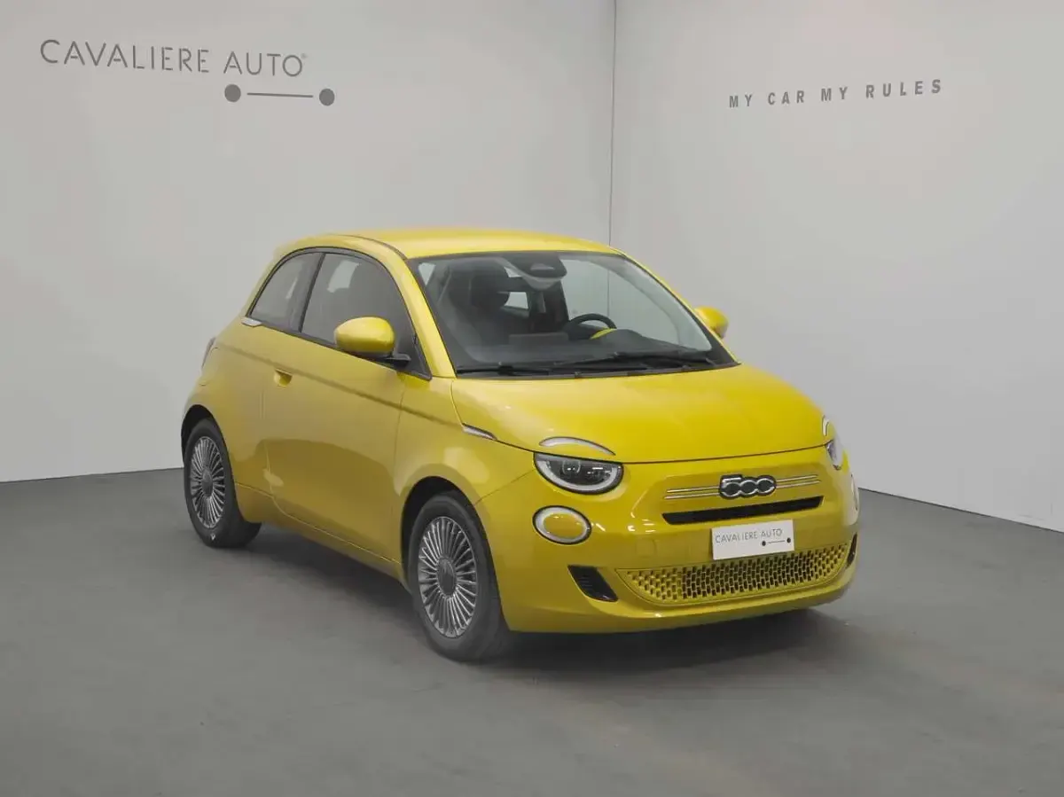 Nuova Fiat 500 65 CV (47 kW) 2026 Oro Utilitaria