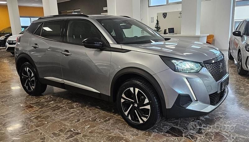 Usata Peugeot 2008 Allure 100 CV (73 kW) 2023 Grigio SUV