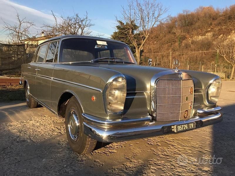 Begagnad Mercedes 300 SE 1960 Grå Sedan