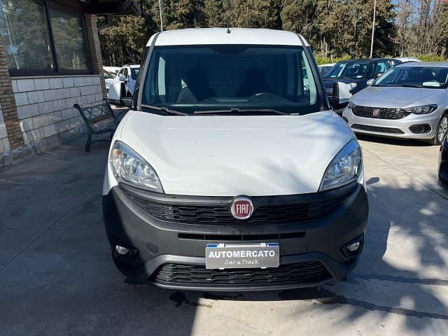 Usata Fiat Doblò 90 CV (66 kW) 2015 Bianco Monovolume
