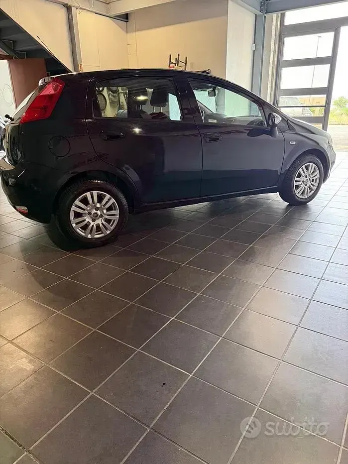 Usata Fiat Punto 77 CV (56 kW) 2016 Blu Utilitaria