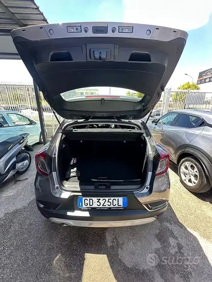 Usata Renault Captur Intens 101 CV (74 kW) 2020 Grigio SUV