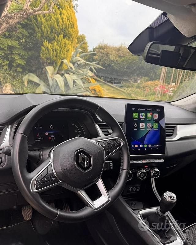 Usata Renault Captur 100 CV (73 kW) 2023 Grigio SUV