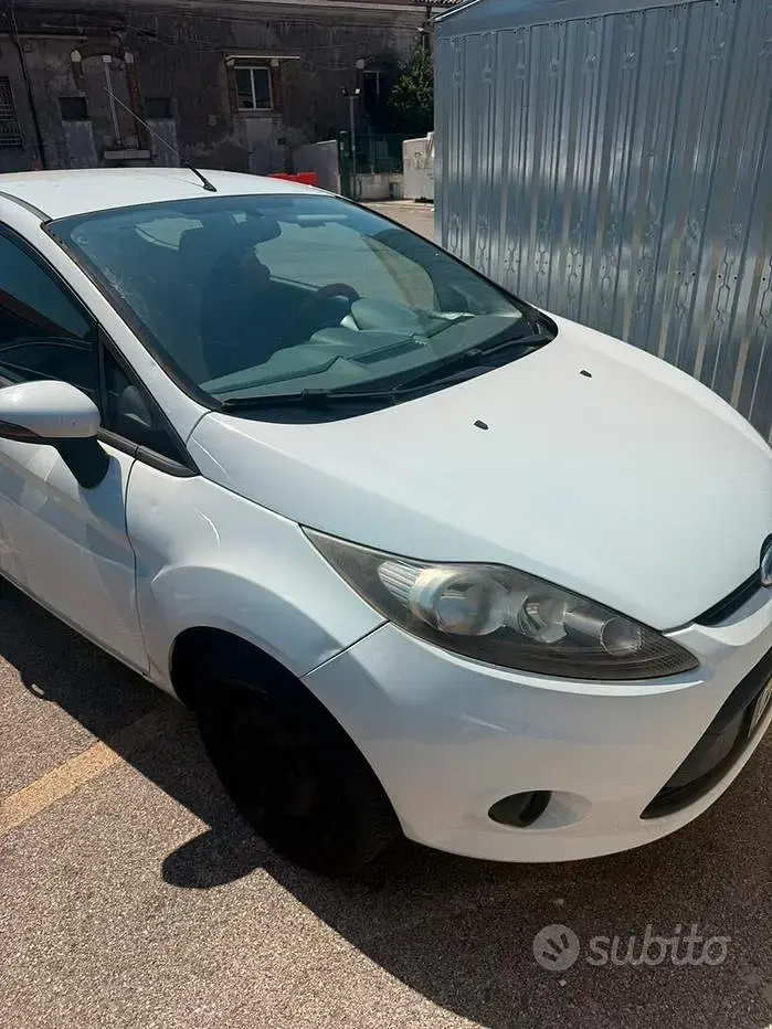 Usata Ford Fiesta Ambiente 82 CV (60 kW) 2009 Bianco Berlina