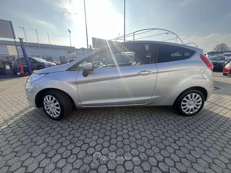 Usata Ford Fiesta 95 CV (69 kW) 2010 Grigio Utilitaria