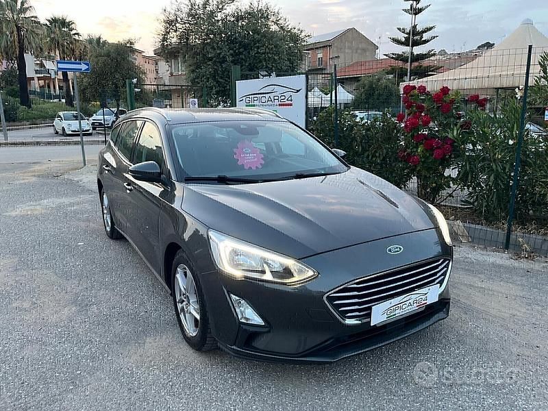 Usata Ford Focus 120 CV (88 kW) 2019 Grigio Station wagon