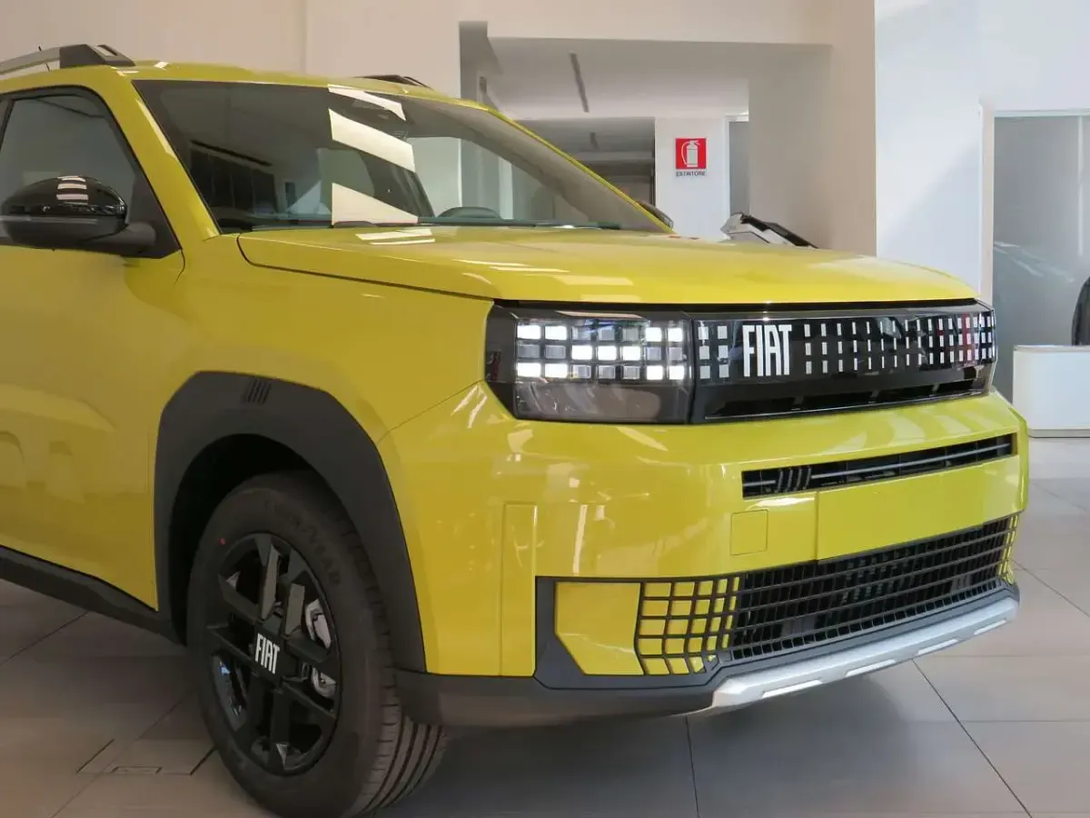 Nuova Fiat Grande Panda Icon 110 CV (80 kW) 2026 Giallo Utilitaria