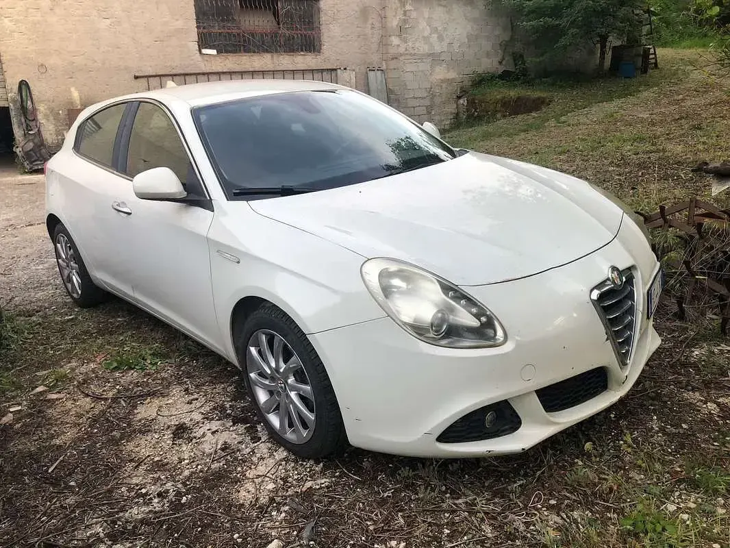Usata Alfa Romeo Giulietta Distinctive 205 CV (150 kW) 2013 Bianco Utilitaria