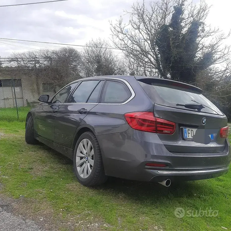 Usata BMW 318 Luxury Line 150 CV (110 kW) 2016 Grigio Station wagon