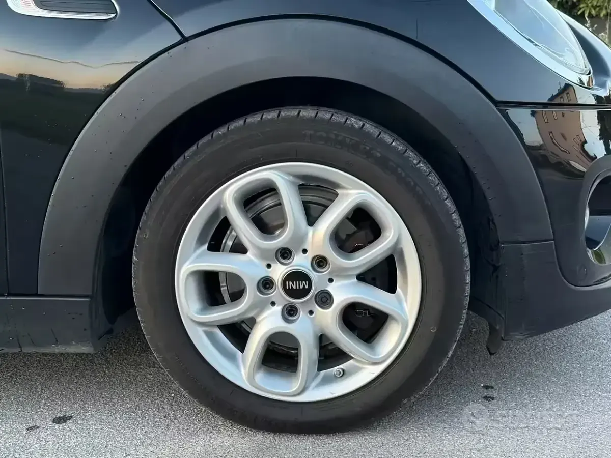 Usata Mini Cooper D 116 CV (85 kW) 2015 Nero Utilitaria