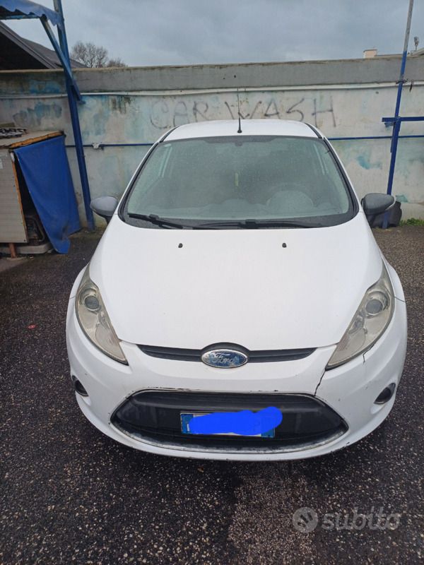 Bianco Usata 2009 Ford Fiesta Due volumi | 1300 € (Ottimo prezzo) - Immagine 1/4