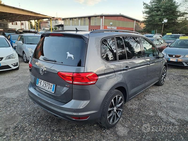 Usata VW Touran Highline 115 CV (84 kW) 2017 Grigio Monovolume