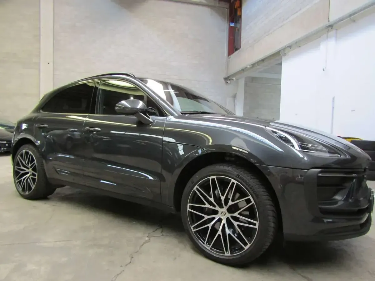 Usata Porsche Macan 265 CV (194 kW) 2023 Grigio vulcano metallizzato SUV