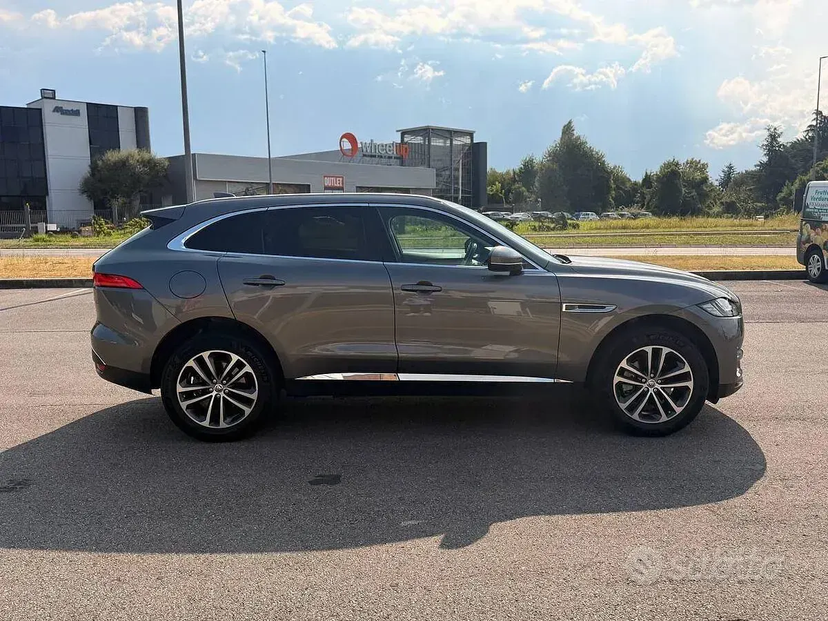 Usata Jaguar F-Pace R-Sport 180 CV (132 kW) 2016 Grigio SUV