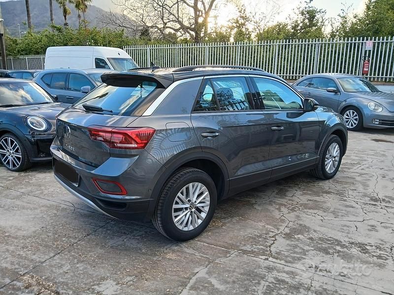 Usata VW T-Roc Life 116 CV (85 kW) 2023 Grigio SUV