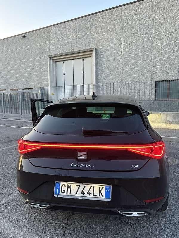 Usata 2023 Seat Leon FR Tre volumi | 20.900 € (Buon prezzo) - Immagine 1/4